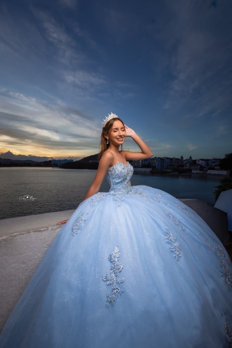 Cita de prueba de vestidos - Mia & Andy Boutique