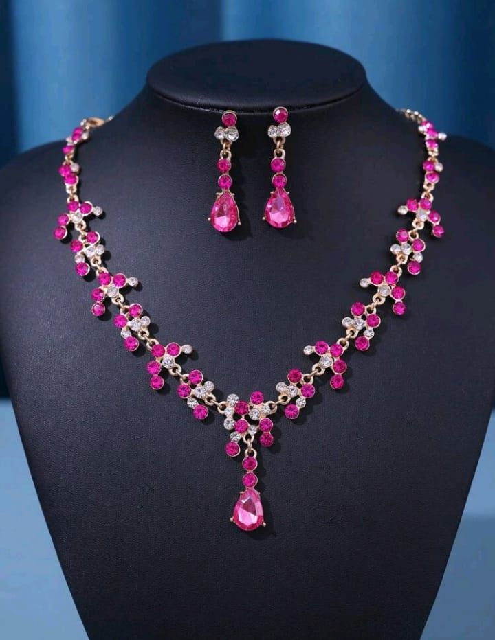 Set de Corona Fucsia - Mia & Andy Boutique